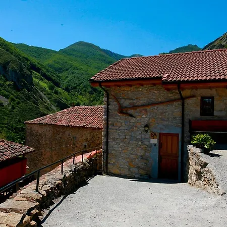 Nyaraló Casa De Aldea Cuendias Perlunes