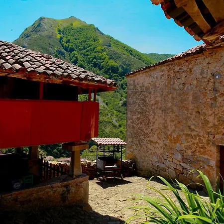 Casa De Aldea Cuendias Nyaraló Perlunes