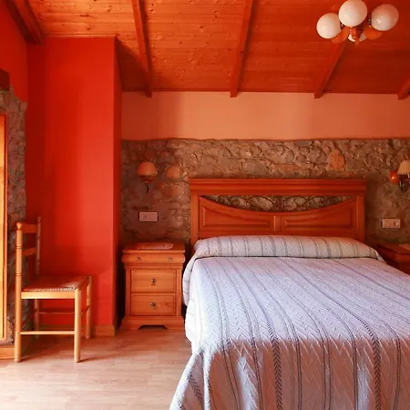 Nyaraló Casa De Aldea Cuendias Perlunes